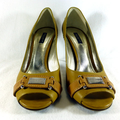 Dolce and Gabanna Mustard Peeptoe Shoes. Size 8.5