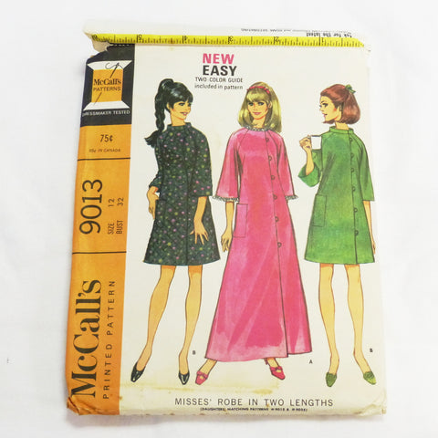 McCalls 9013 1967 Sewing Pattern Misses Robe  Sz S