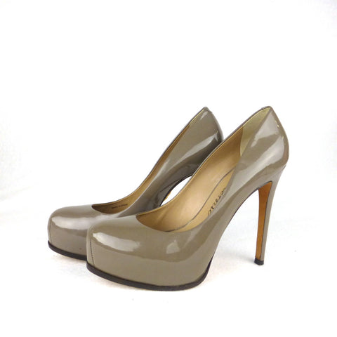 Pour La Victoire Taupe Shoes. Size 9